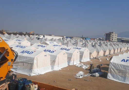    Hatay Defne’de çadır kent ve sahra hastanesi kurulumuna başlandı