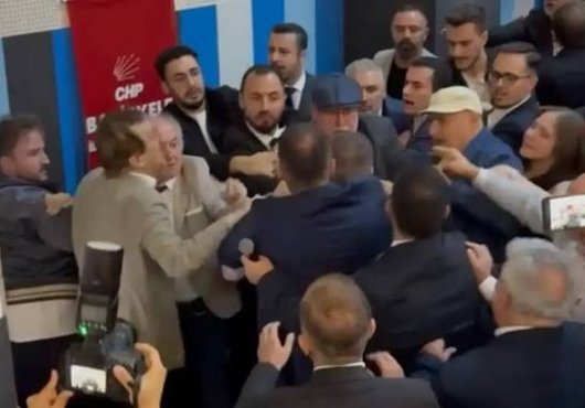 CHP Başiskele Kongresi'nde büyük kavga!