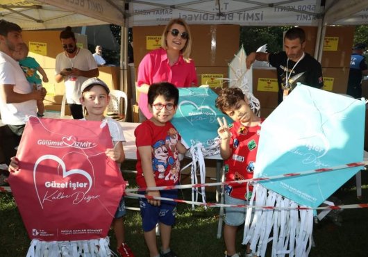 İzmit Belediyesi Uçurtma Şenliğinde Çocuklar Gönüllerince Eğlendi