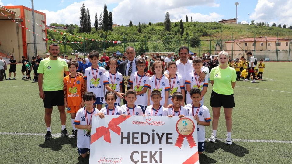 Kamuran Akşar Futbol Turnuvası’nda şampiyon; KOCAELİSPOR